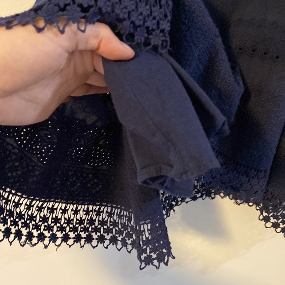 Max Studio, Sleeveless, Navy Eyelet Boho Blouse, Size M, EUC - Picture 4 of 8